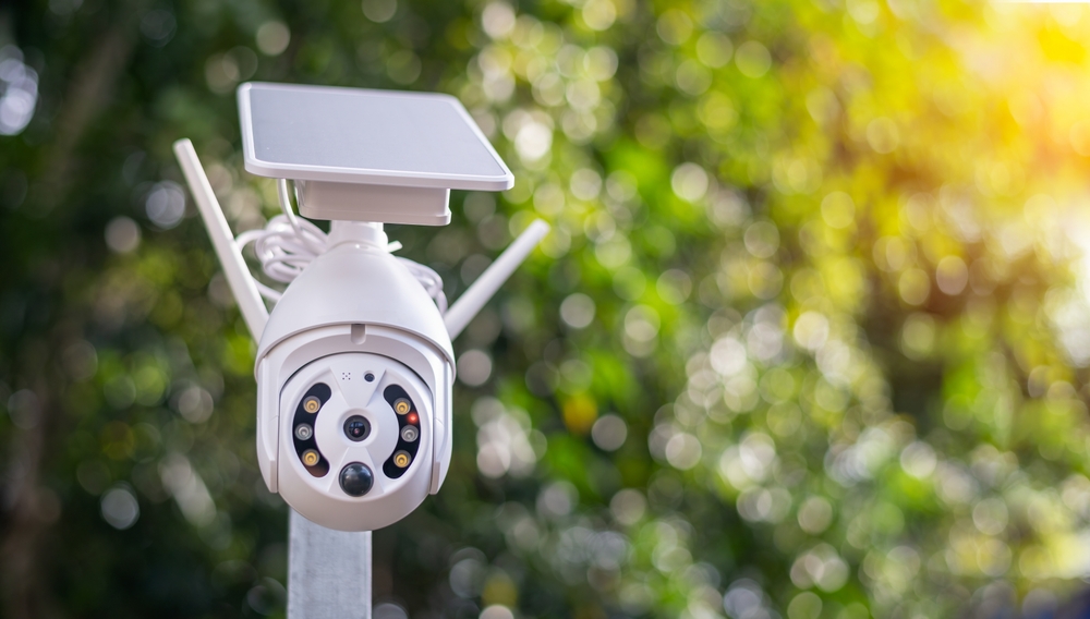 Solar-Powered Outdoor Security Cameras That Don’t Require Wiring or Batteries